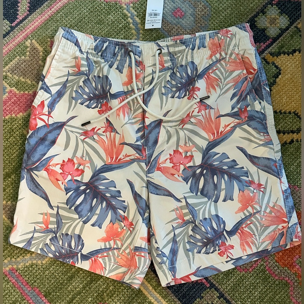 American Eagle Size XS shorts. NEW with tags.